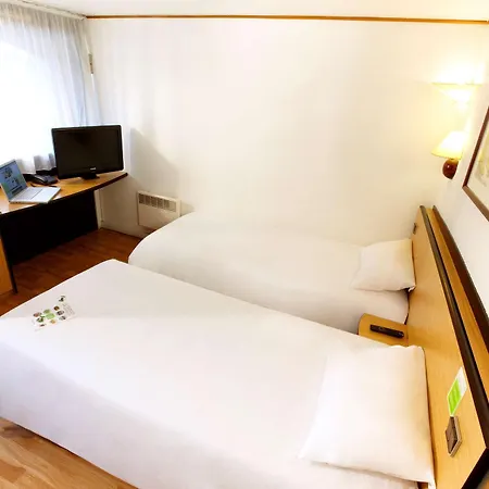 Kyriad Direct Ouest - Zenith Hotel 2*