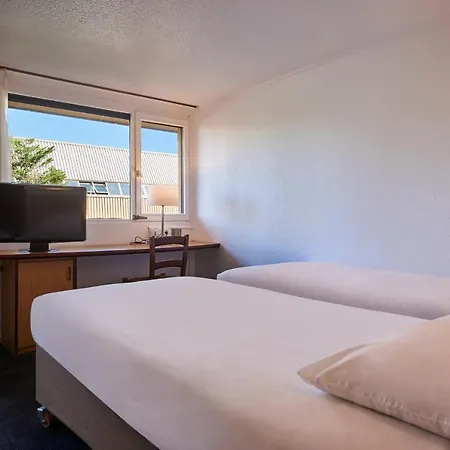 Kyriad Direct Ouest - Zénith Hotel 2*