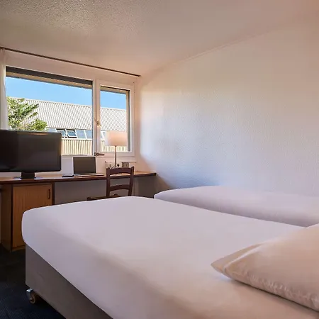 Kyriad Direct Ouest - Zenith 2*