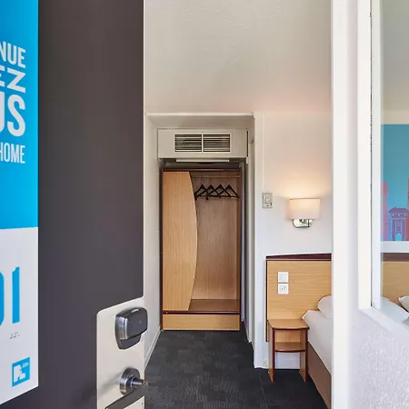 Kyriad Direct Ouest - Zénith 2*