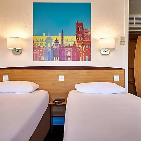 Kyriad Direct Ouest - Zénith 2*