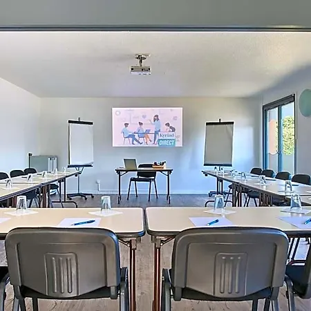 Kyriad Direct Ouest - Zénith 2*