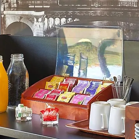Kyriad Direct Ouest - Zénith