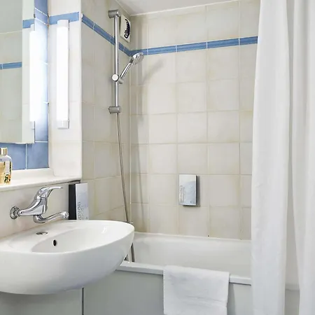 Hotel Kyriad Direct Ouest - Zénith 2*