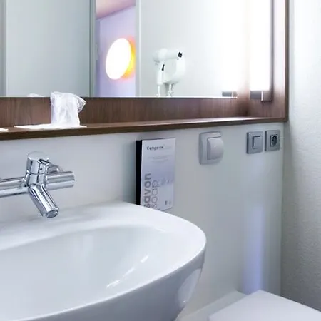 Kyriad Direct Ouest - Zénith Hotel
