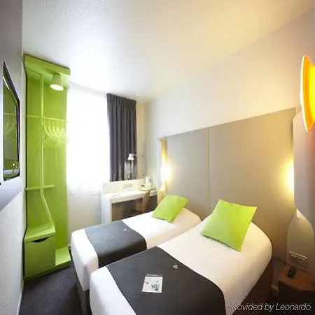 Kyriad Direct Ouest - Zénith Hotel