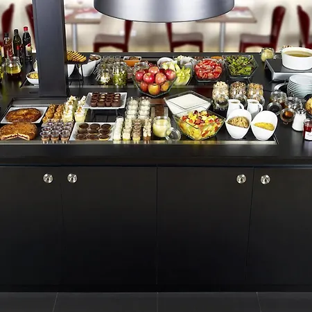 Kyriad Direct Ouest - Zenith 2*