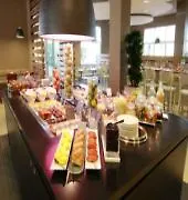 Kyriad Direct Ouest - Zénith Hotel 2*