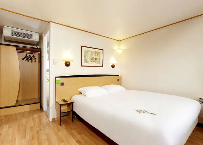 Kyriad Direct Ouest - Zenith Otel