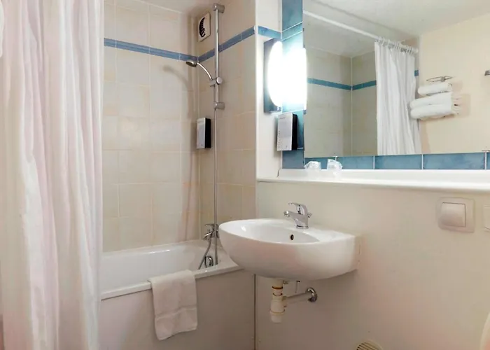 Kyriad Direct Ouest - Zenith Otel 2*