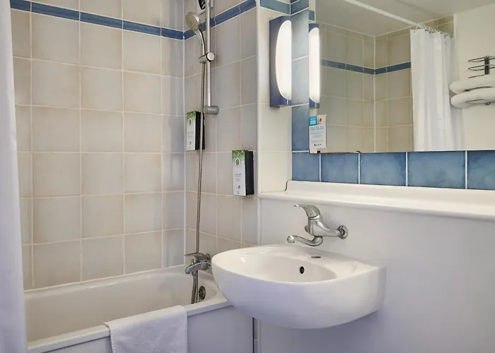 Kyriad Direct Ouest - Zenith Otel 2*