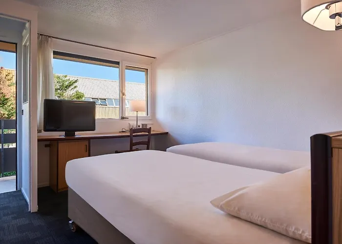 Kyriad Direct Ouest - Zenith Otel 2*