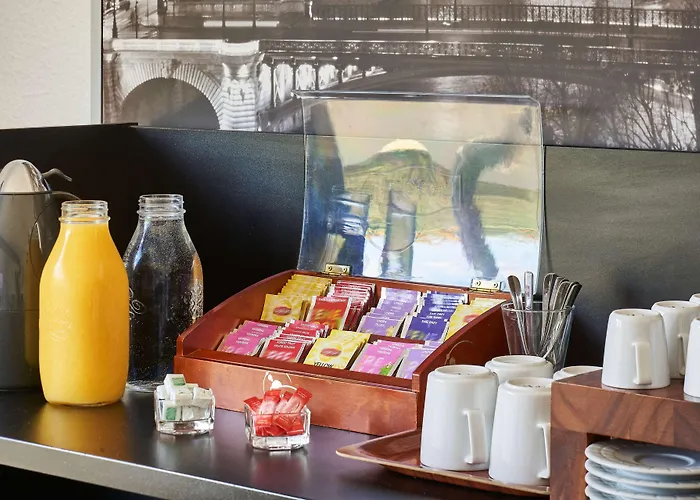 Kyriad Direct Ouest - Zenith Otel