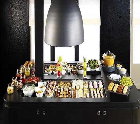 Kyriad Direct Ouest - Zenith 2*