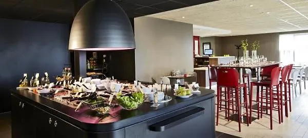 Kyriad Direct Ouest - Zenith 2*