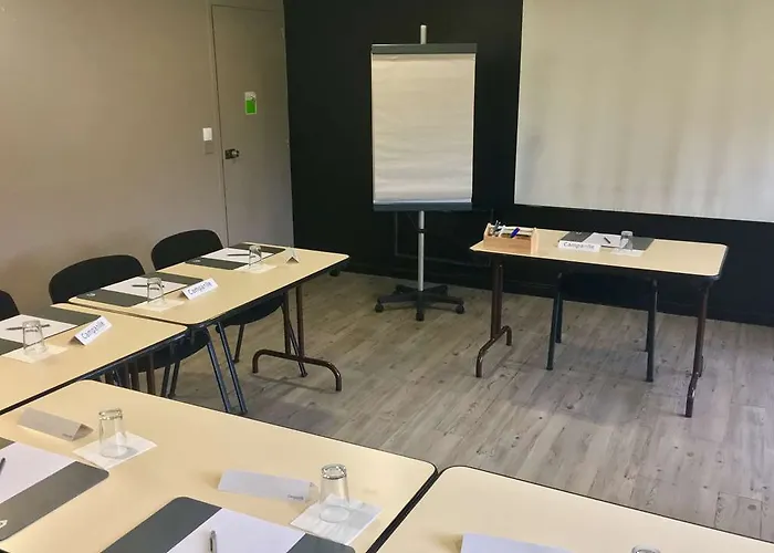 Kyriad Direct Ouest - Zenith 2*