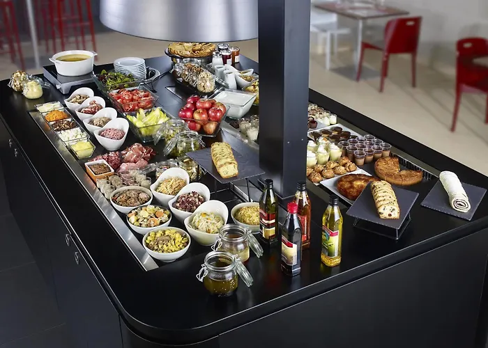 Otel Kyriad Direct Ouest - Zenith 2*