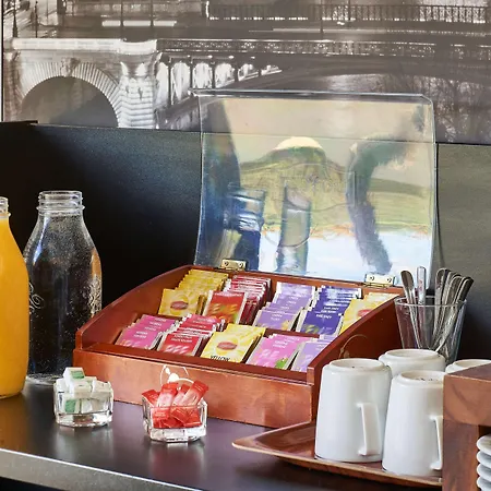 Kyriad Direct Ouest - Zénith Hotel