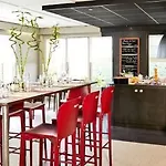 Hotel Kyriad Direct Ouest - Zenith 2*