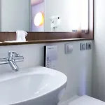 Kyriad Direct Ouest - Zenith Hotel