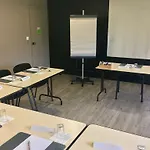 Kyriad Direct Ouest - Zenith 2*